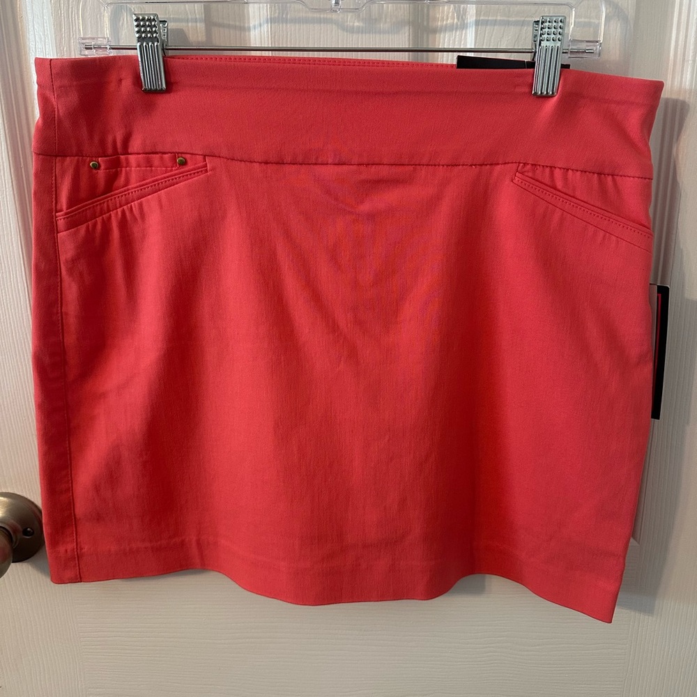 Attyre Coral Mini Skort with Pocket. Stretchy! NWT.